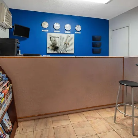 Travelodge By Wyndham Burbank-Glendale-3